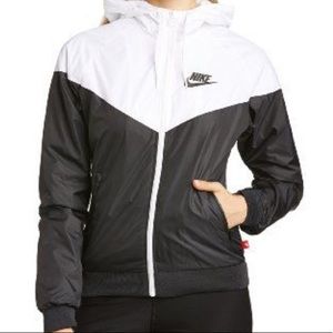 NEW NIKE WINDBREAKER